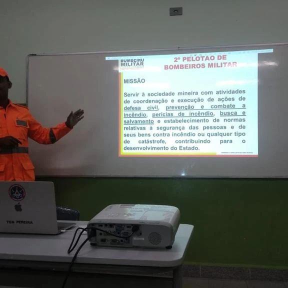 Bombeiros concluem com êxito simulado de evacuação promovido na Escola Dona Queridinha, em Guaxupé