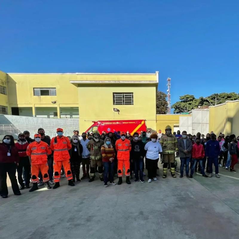 Bombeiros concluem com êxito simulado de evacuação promovido na Escola Dona Queridinha, em Guaxupé