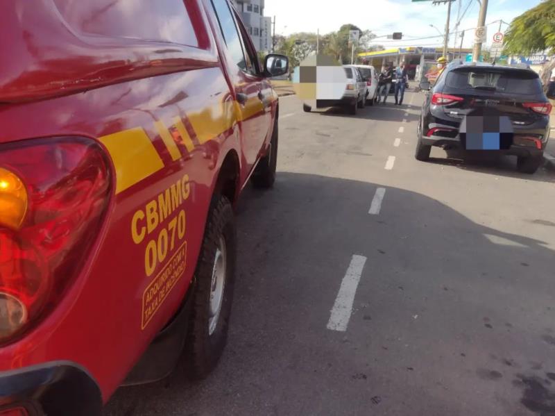 Guaxupeana fica ferida em acidente de trânsito na Grande Avenida