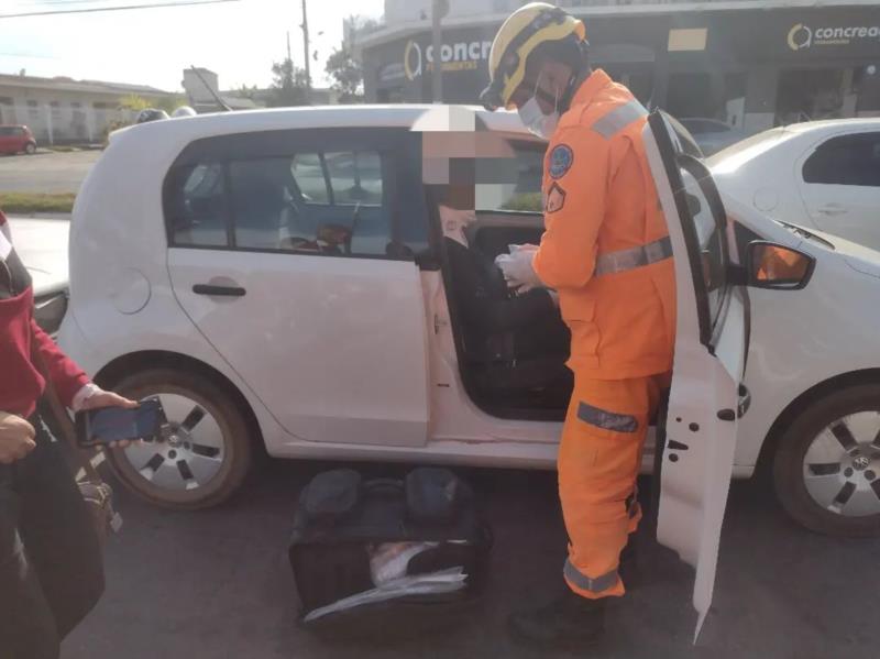 Guaxupeana fica ferida em acidente de trânsito na Grande Avenida