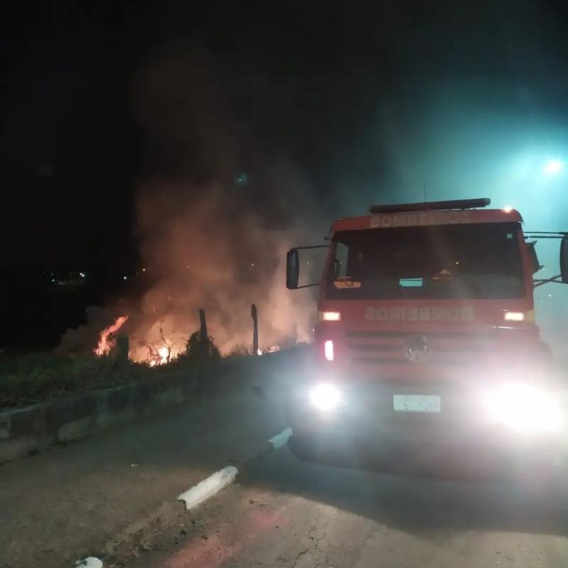 Em Guaxupé, Bombeiros combatem dois incêndios neste feriado