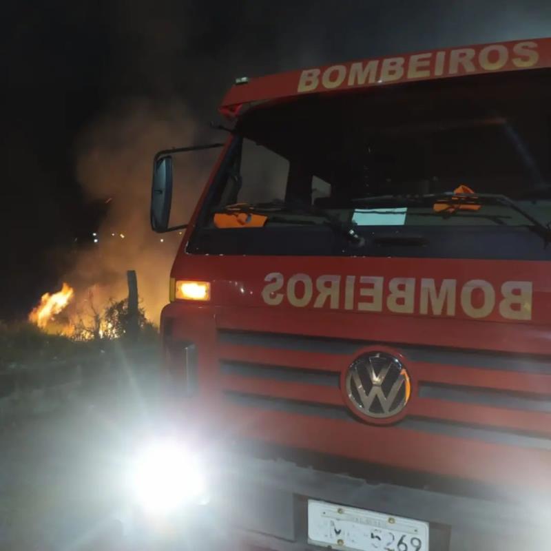 Em Guaxupé, Bombeiros combatem dois incêndios neste feriado