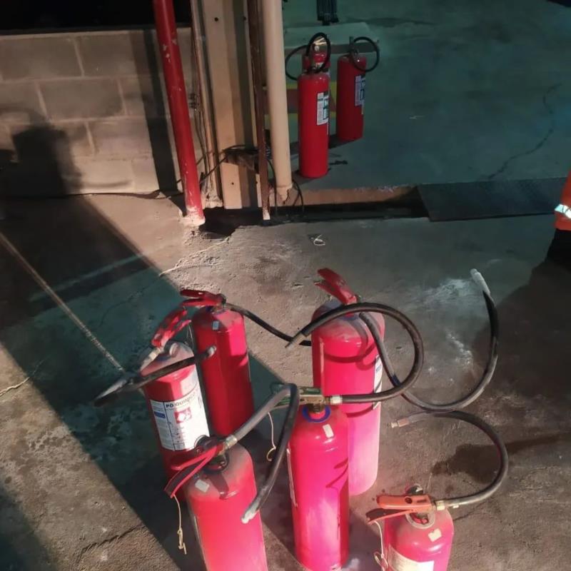 Bombeiros combatem princípio de incêndio em empresa de  Juruaia 