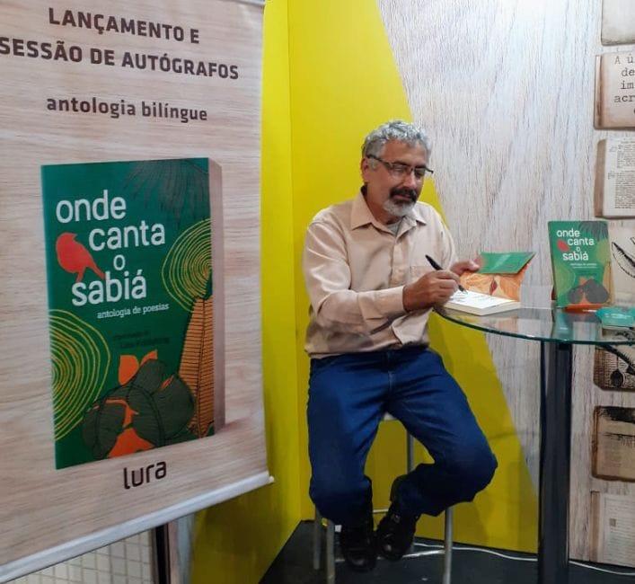 Colunista do Jornal da Região lança livro com outros autores na Bienal 