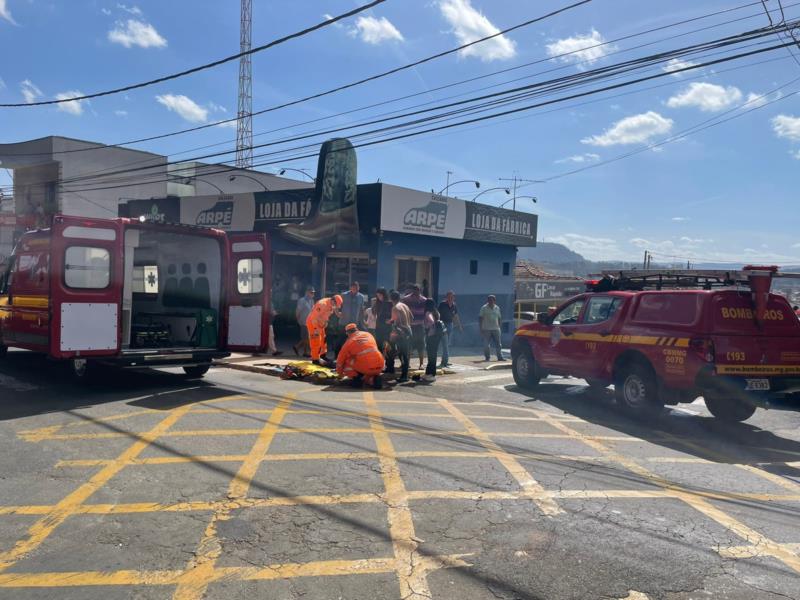 Mais uma batida entre carro e motocicleta acontece em Guaxupé