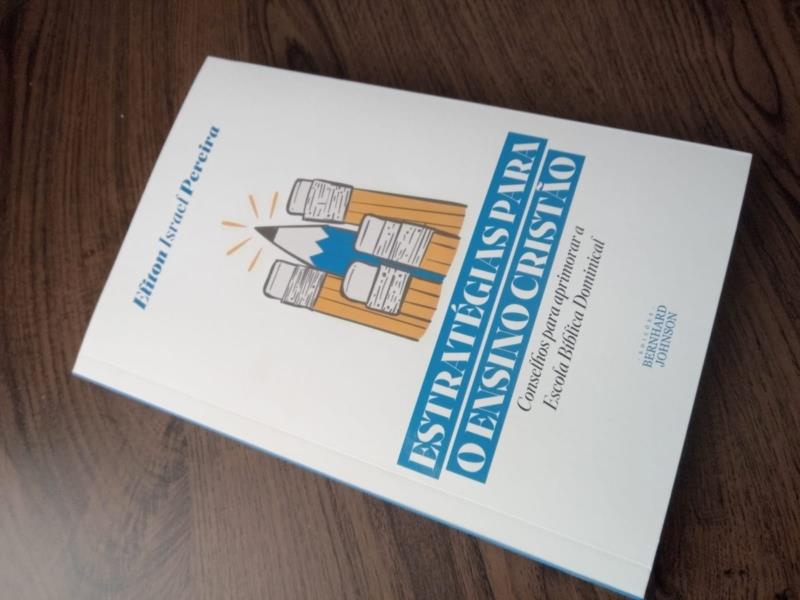 Arquiteto, teólogo e ex-secretário de Obras de Guaxupé lança livro para aprimorar o ensino cristão