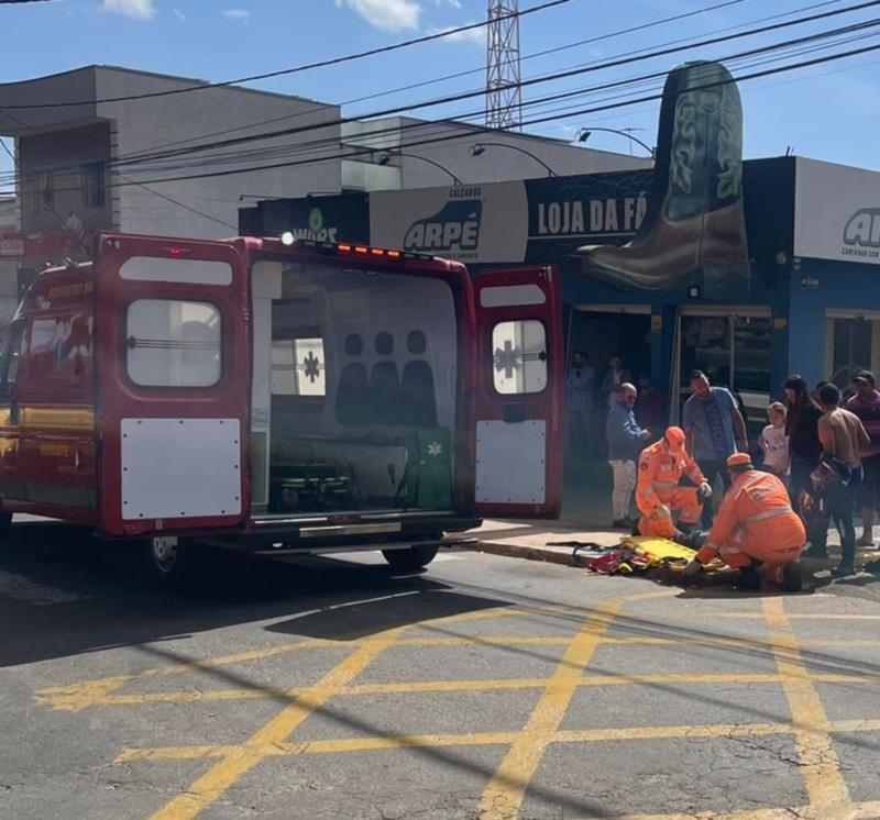 Bombeiros atendem mais uma ocorrência envolvendo carro e moto em Guaxupé