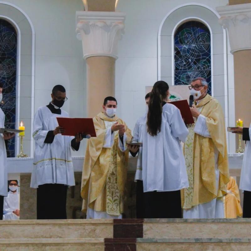 Padre Alexandre, novo Cura da Catedral de Guaxupé, tomou posse nesta quarta-feira 