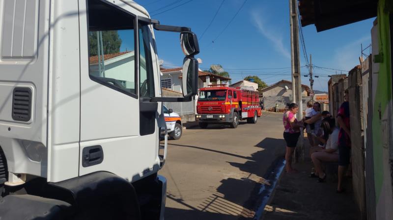 Em Muzambinho, morador ateia fogo em colchões e incendeia a própria casa 