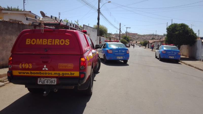 Incêndio em residência na Vila Progresso mobiliza o Corpo de Bombeiros de Guaxupé 