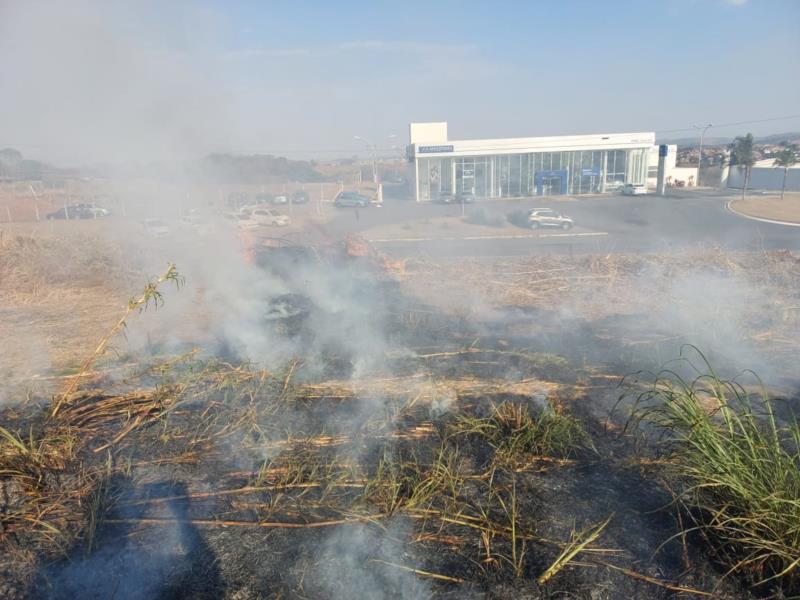 Bombeiros não estão dando conta de apagar tantos incêndios em Guaxupé e região 