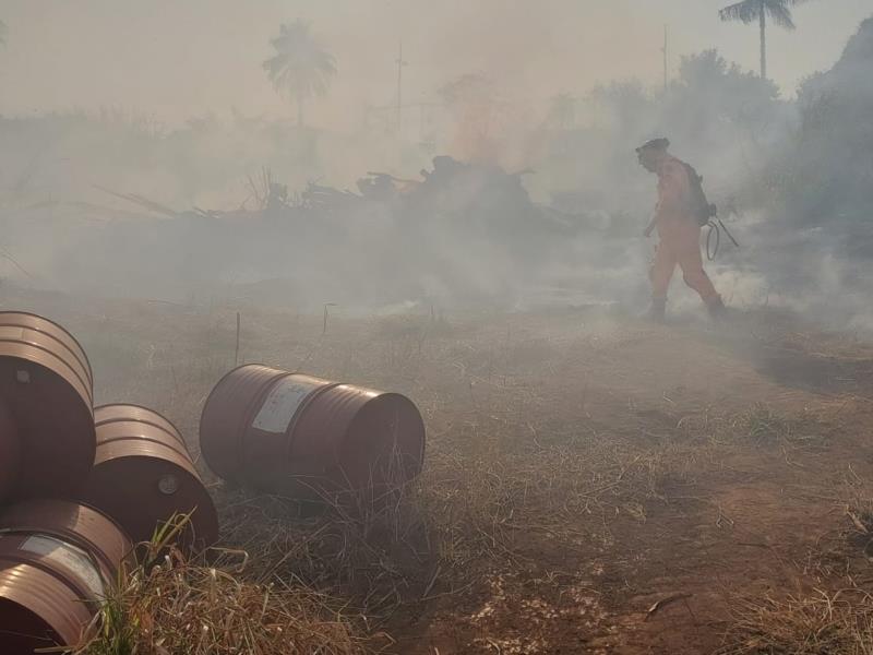 Bombeiros não estão dando conta de apagar tantos incêndios em Guaxupé e região 