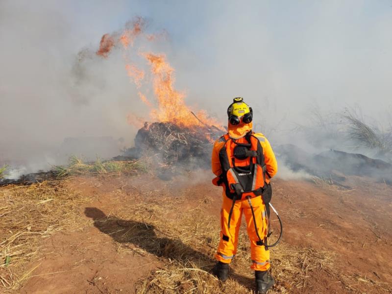 Bombeiros não estão dando conta de apagar tantos incêndios em Guaxupé e região 