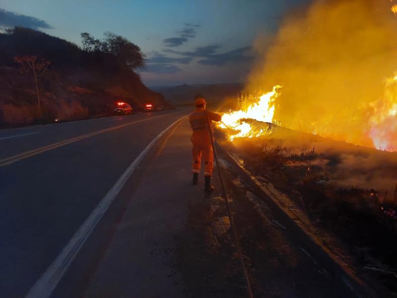 Dois incêndios de grandes proporções destruíram quase 80 hectares de vegetação em Guaxupé e São Pedro da União 