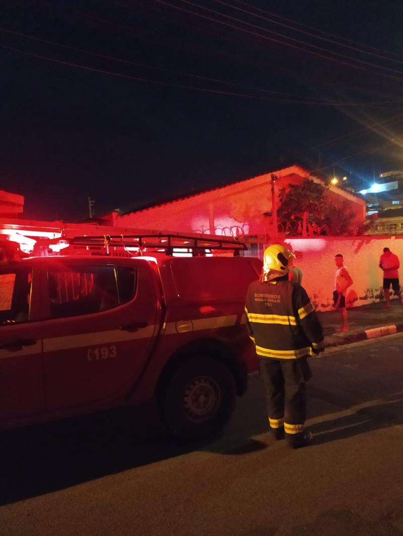 Incêndio em residência deixa moradora abalada em Guaxupé 