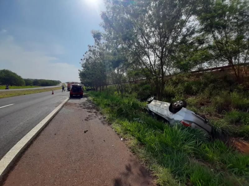 Casal que estava a caminho de Guaranésia morre após carro invadir pista contrária na Rodovia Abrão Assed, em Ribeirão Preto