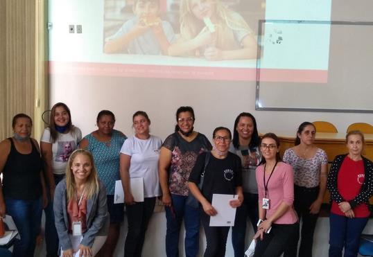 Formação de cozinheiras e auxiliares de cozinha  aconteceu na semana da criança em Guaxupé 