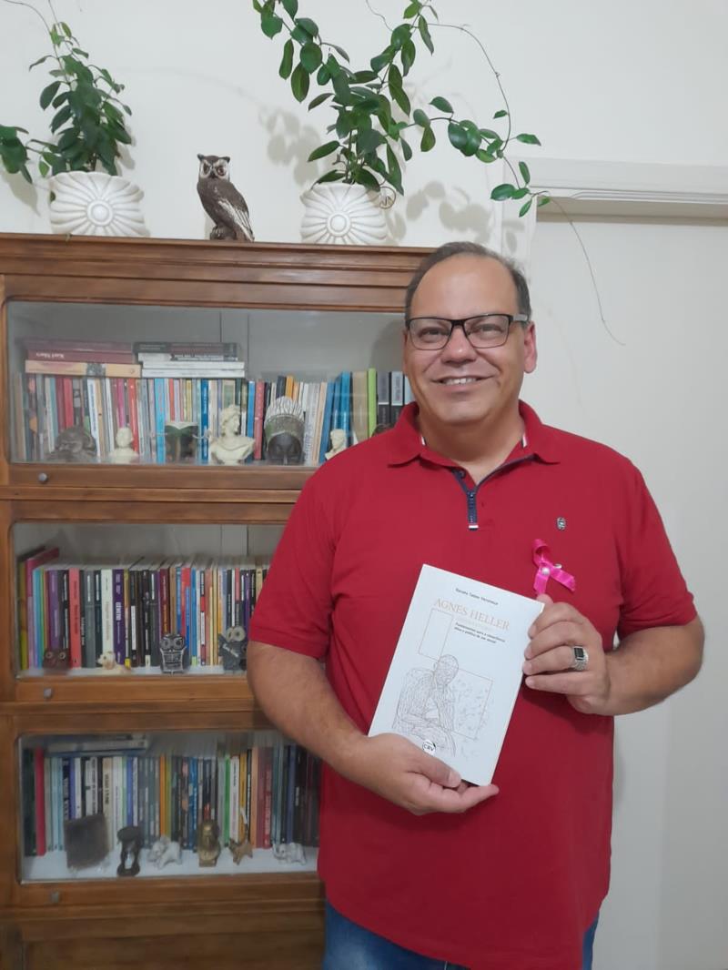 Professor guaxupeano lança o seu terceiro livro na área de Assistência Social 