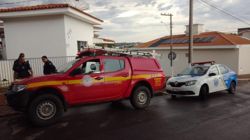 Bombeiros resgatam três funcionários desmaiados de prédio em construção no bairro Agenor de Lima 