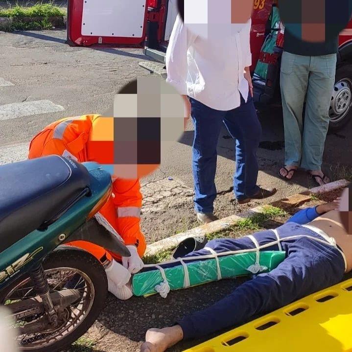 Motociclista fratura o fêmur em acidente entre motocicleta e caminhão na Dona Floriana 