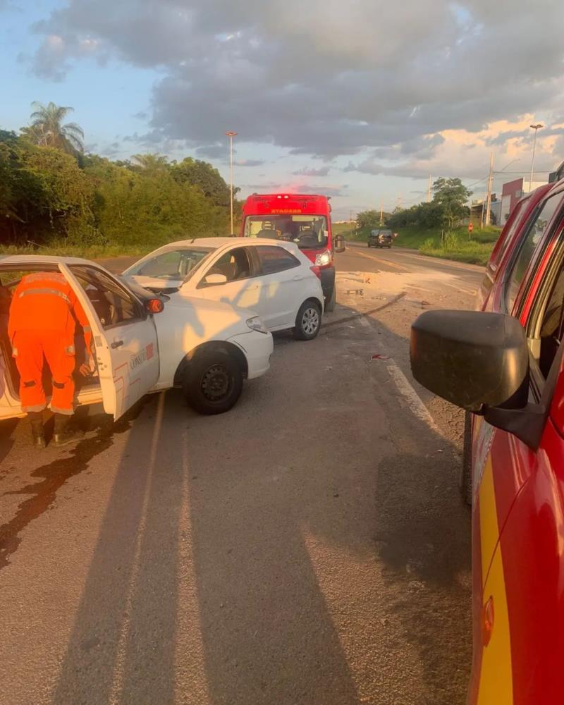 Batida entre veícuos deixa uma pessoa ferida em Guaxupé 