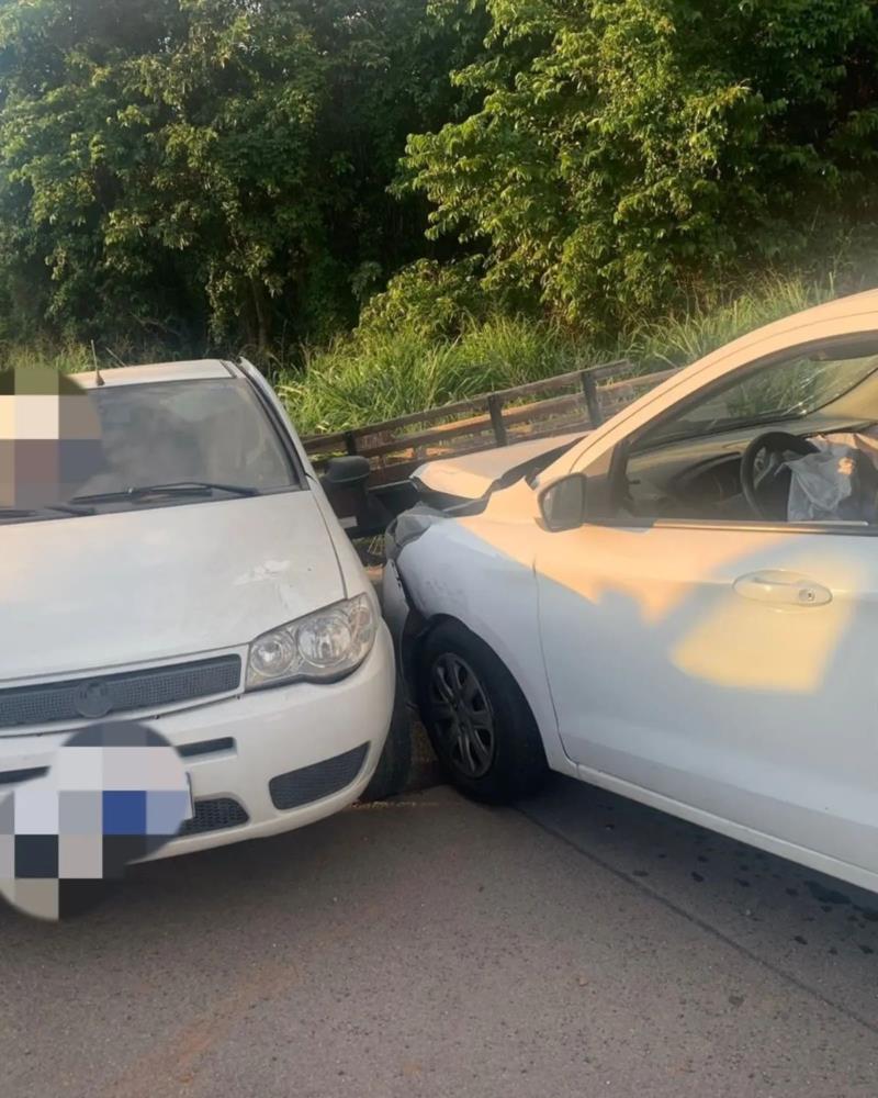 Batida entre veícuos deixa uma pessoa ferida em Guaxupé 