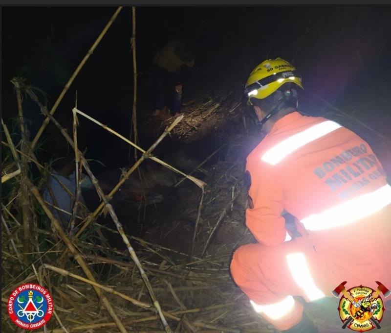 Em Guaxupé, Bombeiros resgatam égua atolada em córrego 