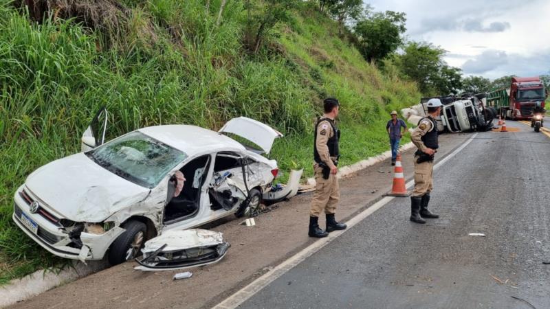 Acidente entre três veículos na MG-050 deixa dois feridos 