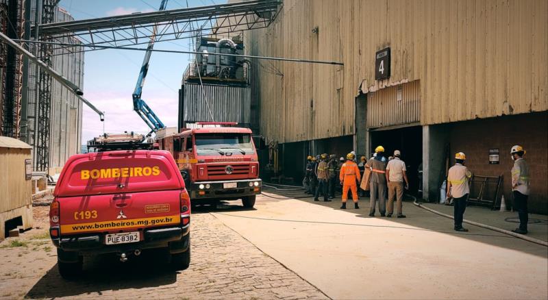 Fagulhas causam incêndio no Complexo Industrial Japy da Cooxupé