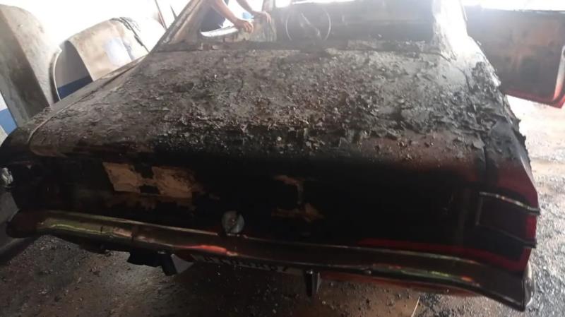 Veículo incendeia-se em garagem de oficina de funilaria em Guaranésia 