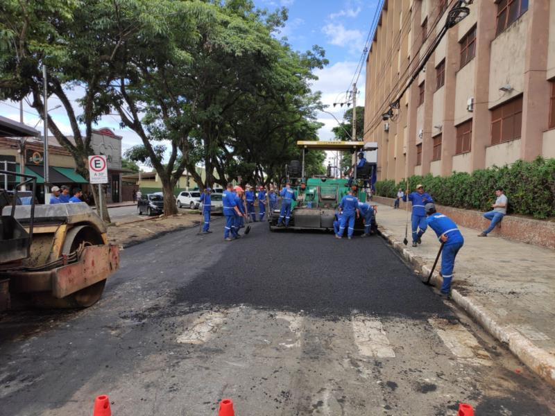 Prefeitura de Guaxupé inicia trabalho de recapeamento da Avenida Dona Floriana