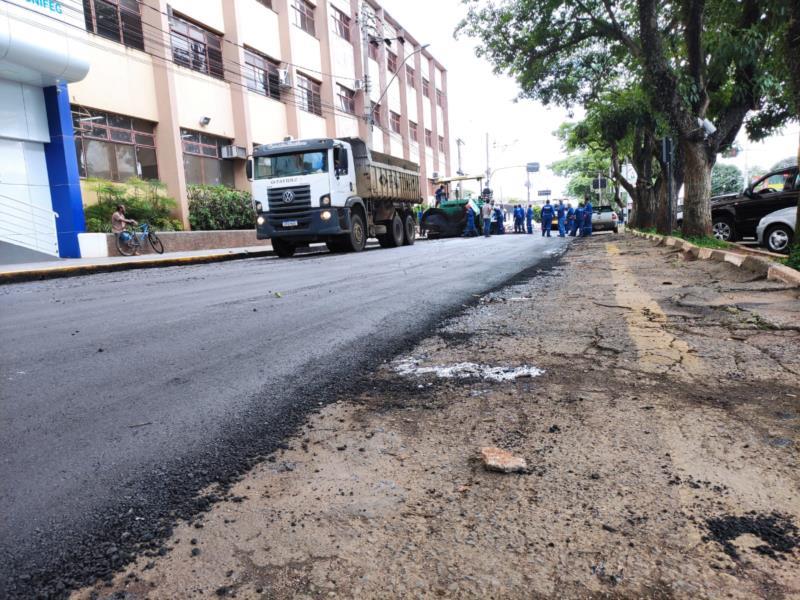 Prefeitura de Guaxupé inicia trabalho de recapeamento da Avenida Dona Floriana