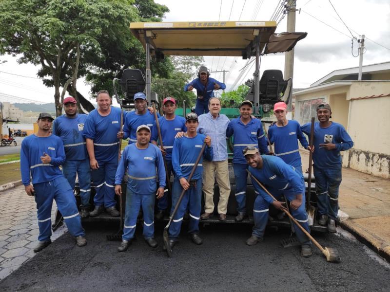 Prefeitura de Guaxupé inicia trabalho de recapeamento da Avenida Dona Floriana