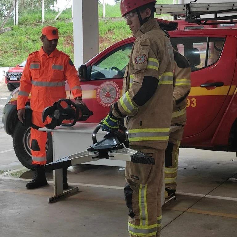 Corpo de Bombeiros de Guaxupé recebe novos equipamentos para resgate através de emenda parlamentar