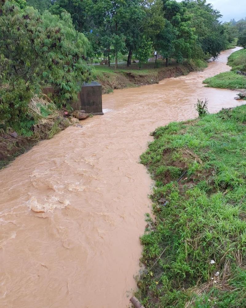 Grande volume de chuva causa transtornos em Guaxupé e região 