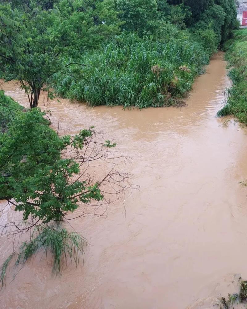 Grande volume de chuva causa transtornos em Guaxupé e região 