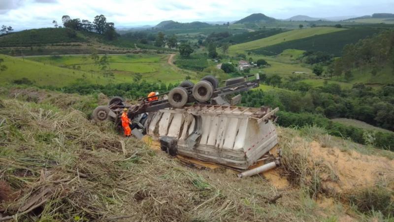 Caminhoneiro de 42 anos perde a vida em acidente de trânsito na BR-146, em São Pedro da União 