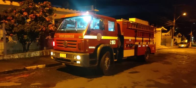 Curto-circuito provoca incêndio em máquina da lavar roupas em Guaxupé