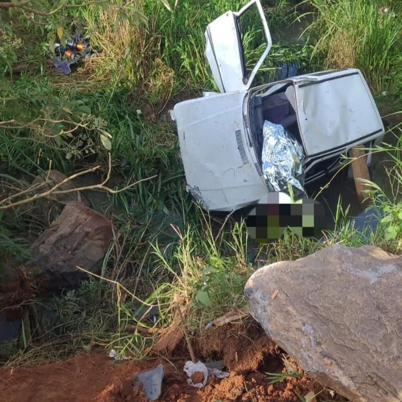 Capotamento em Nova Resende deixa dois mortos e três feridos  