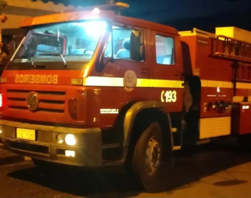 Colchão incendiado em imóvel desabitado assusta moradores do Jardim Rosana 