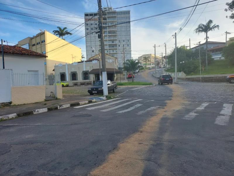 Mancha de óleo na área central de Guaxupé mobiliza Bombeiros 