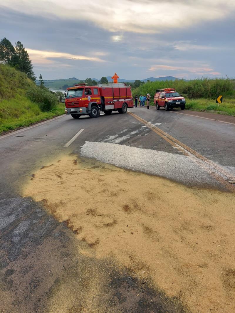 Grave acidente entre veículos é registrado na BR-491