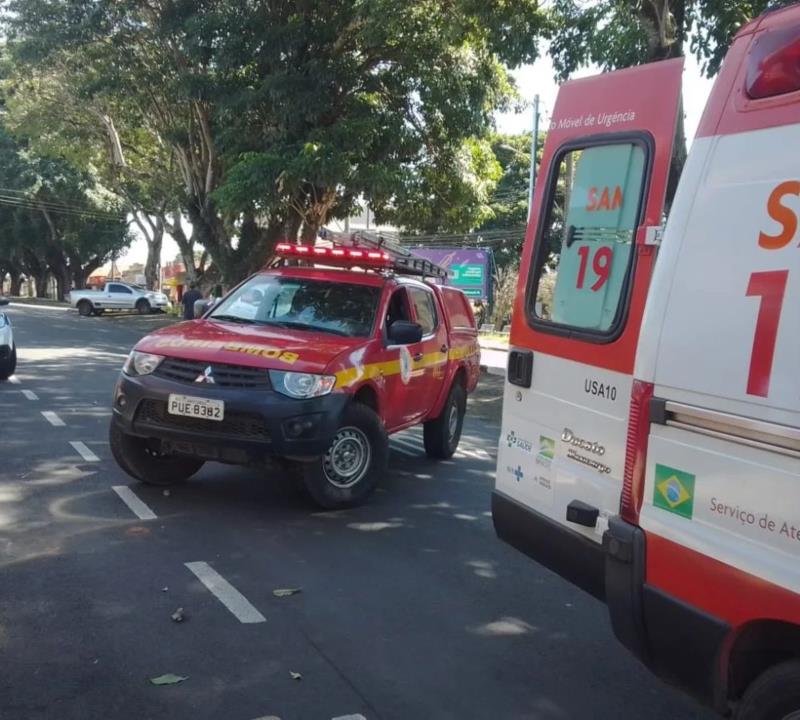 Idoso e motociclista ficam feridos em atropelamento na Avenida Dona Floriana, em Guaxupé 