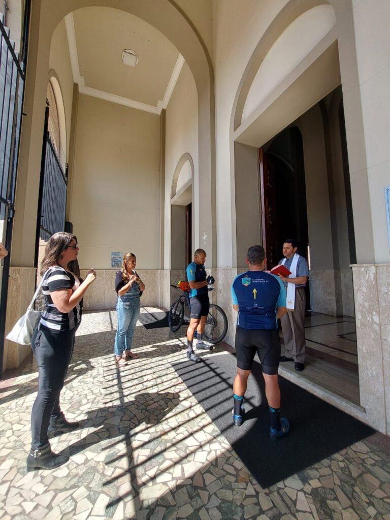 Caminho Irmãos de Fé realiza peregrinação ao túmulo do Servo de Deus Dom Ignácio, em Guaxupé 