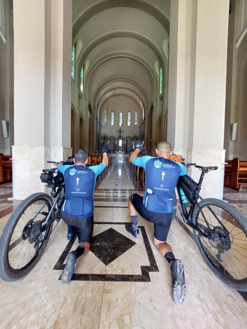 Caminho Irmãos de Fé realiza peregrinação ao túmulo do Servo de Deus Dom Ignácio, em Guaxupé 