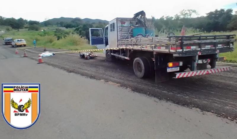 Motociclista bate de frente com caminhão na BR-146 e morre no local 