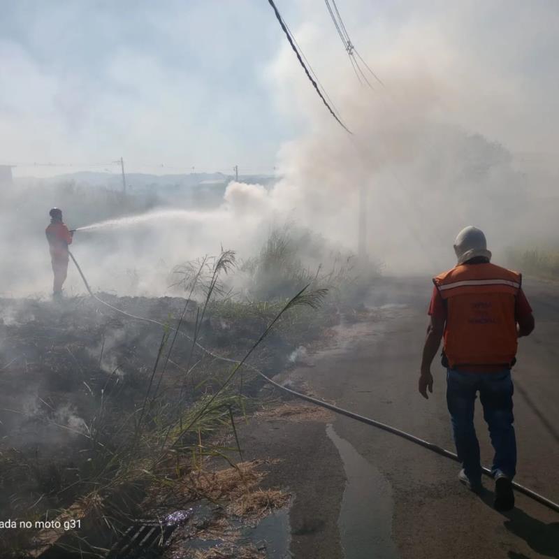 Bombeiros combatem diversos focos de incêndio em Guaxupé e região 