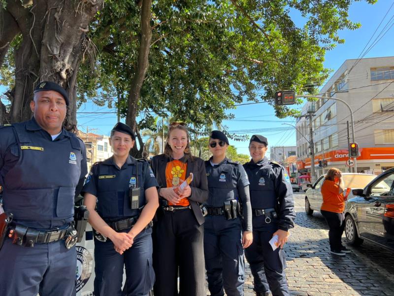 Polícia Civil realizou blitz educativa em Guaxupé conscientizando sobre o Maio Laranja 