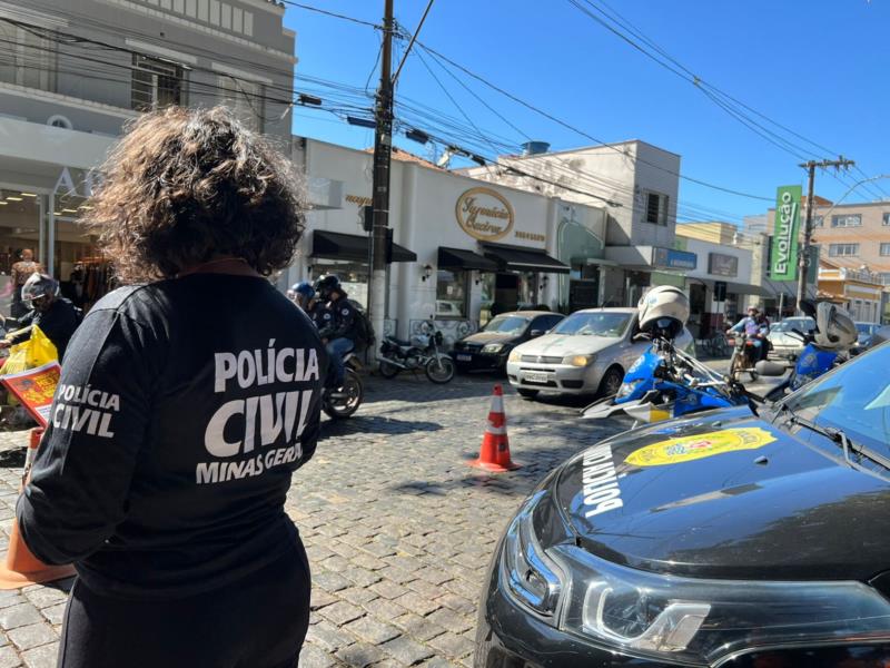 Polícia Civil realizou blitz educativa em Guaxupé conscientizando sobre o Maio Laranja 