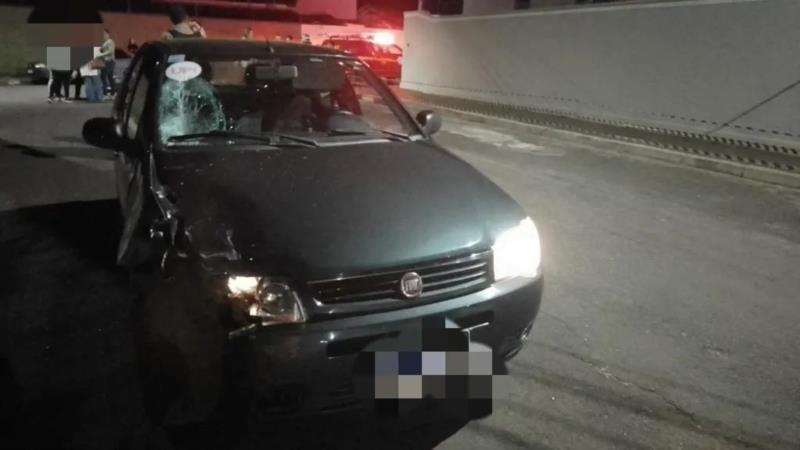 Motociclista fica ferida em colisão com automóvel em Guaxupé 